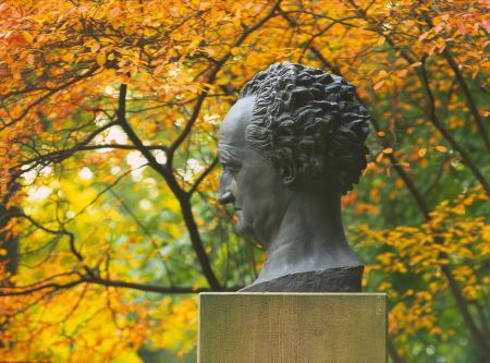 Goetheskulptur im Schlossgarten Heidelberg