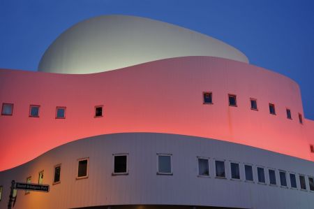Düsseldorf/ Rhein: Schauspielhaus abends