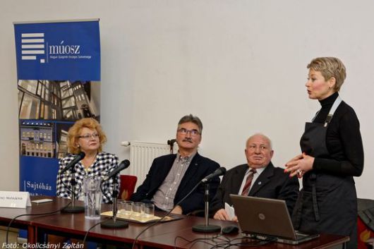 Bor és sütemény - ahogy a nagykönyvben megíródott Bor és sütemény - ahogy a nagykönyvben megíródott