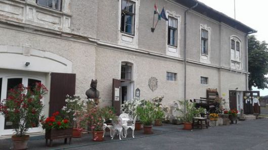 Gyulakeszi, a szépséges Csobánc lábánál Gyulakeszi, a szépséges Csobánc lábánál